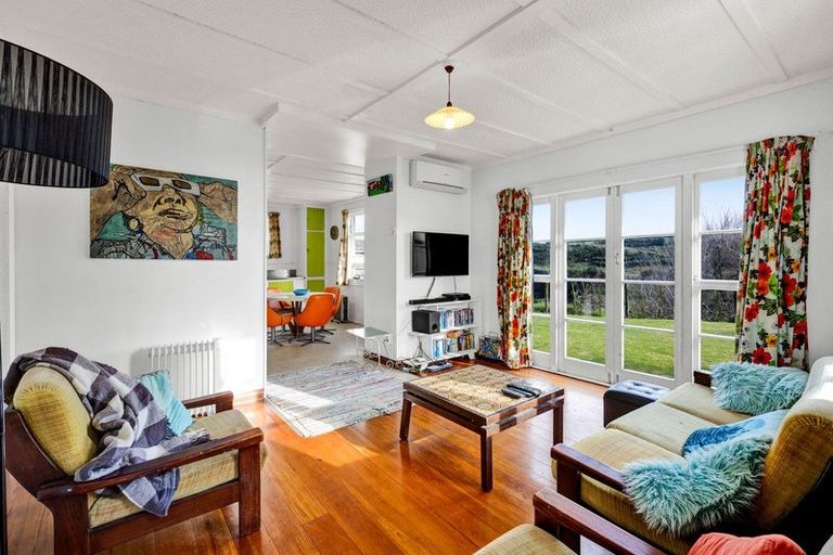 Photo of property in 14 Ohawe Terrace, Ohawe, Hawera, 4671