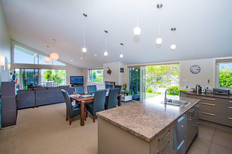 Photo of property in 854 Whangaparaoa Road, Manly, Whangaparaoa, 0930