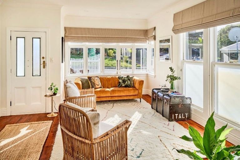 Photo of property in 45 Pukatea Street, Eastbourne, Lower Hutt, 5013