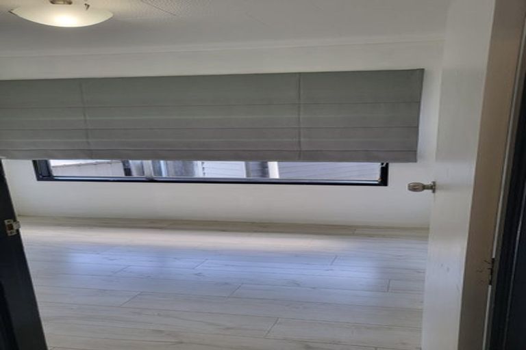 Photo of property in 3 Woodhouse Place, West Harbour, Auckland, 0618