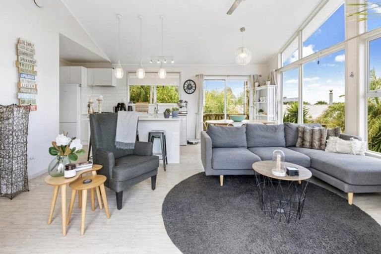 Photo of property in 58 Brian Crescent, Stanmore Bay, Whangaparaoa, 0932