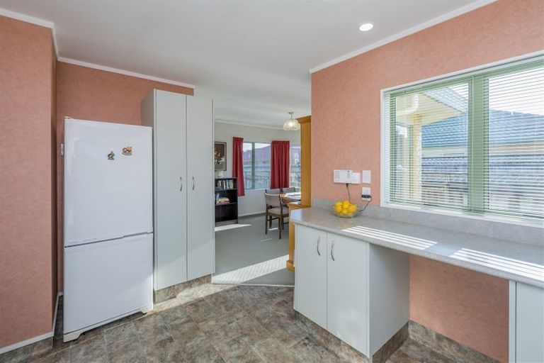 Photo of property in 41 Weraroa Road, Levin, 5510