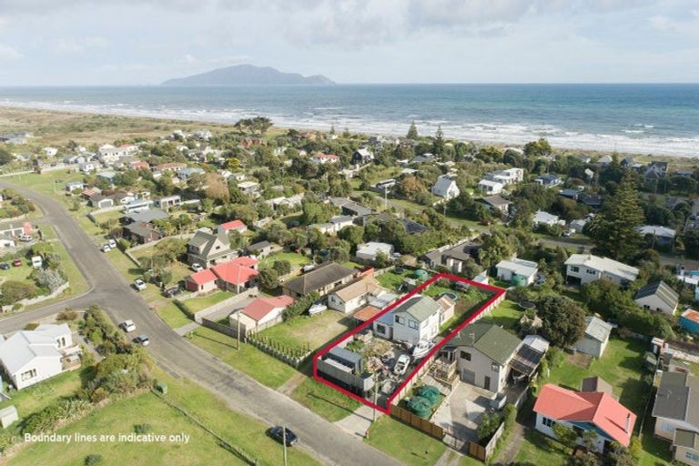 Photo of property in 37 Gawler Street, Te Horo Beach, Otaki, 5581