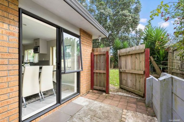 Photo of property in 6 Glenveagh Park Drive, Manurewa, Auckland, 2102