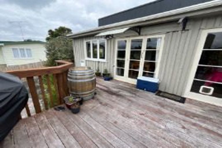 Photo of property in 42a Hammond Avenue, Hatfields Beach, Orewa, 0931