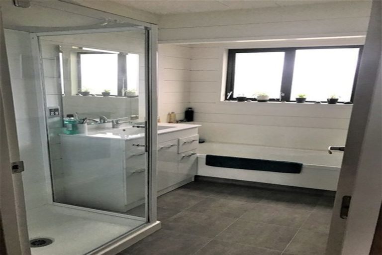 Photo of property in 26 Queen Road, Bellevue, Tauranga, 3110