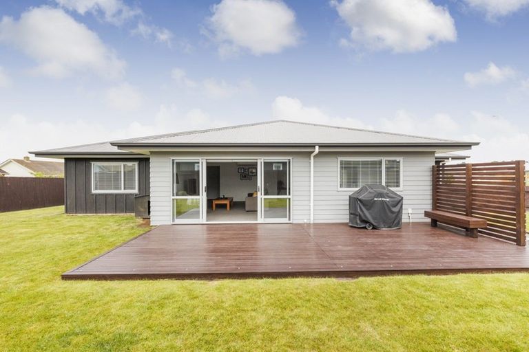 Photo of property in 21 Wescombe Grove, Feilding, 4702