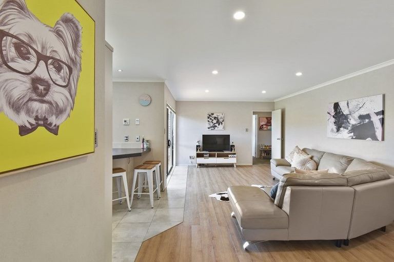 Photo of property in 17 Belfry Place, Wattle Downs, Auckland, 2103