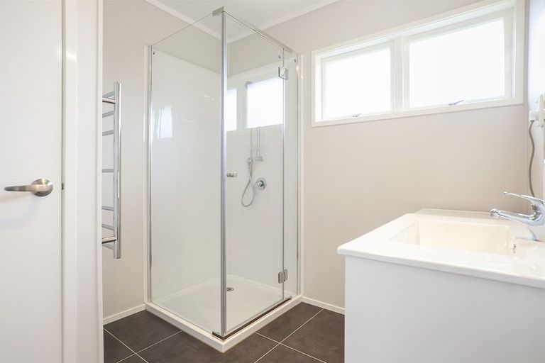 Photo of property in 2/7 Ashcroft Avenue, Mangere Bridge, Auckland, 2022