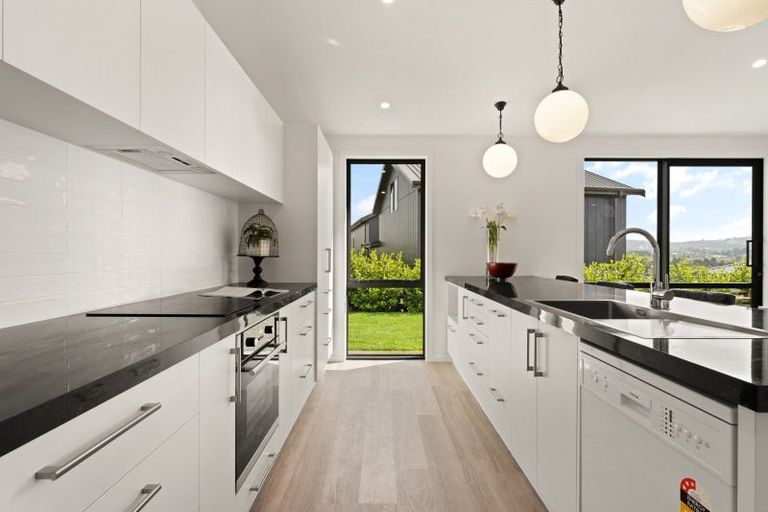 Photo of property in 10 Ella Lane, Green Island, Dunedin, 9018