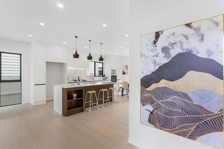 Photo of property in 17b Kathleen Street, Totara Vale, Auckland, 0627