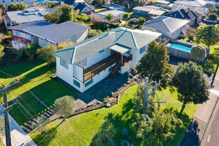 Photo of property in 18 Lavelle Road, Henderson, Auckland, 0612