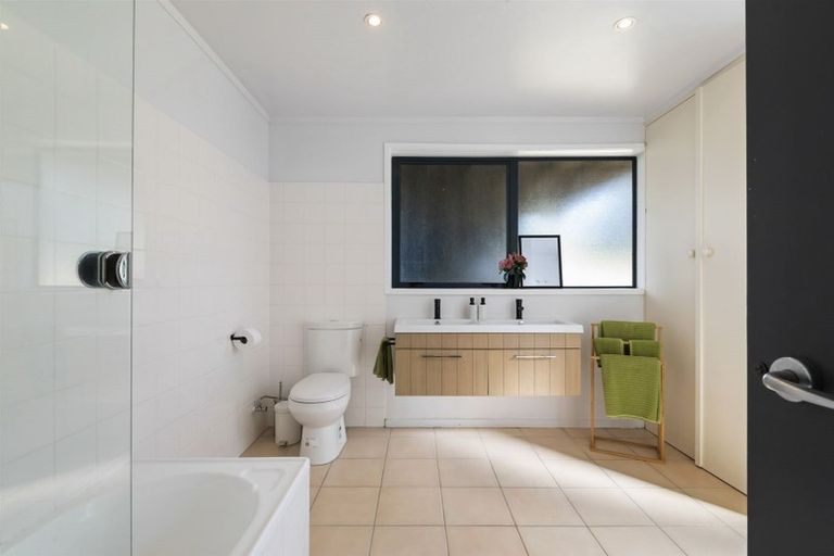 Photo of property in 190 Hurstmere Road, Takapuna, Auckland, 0622