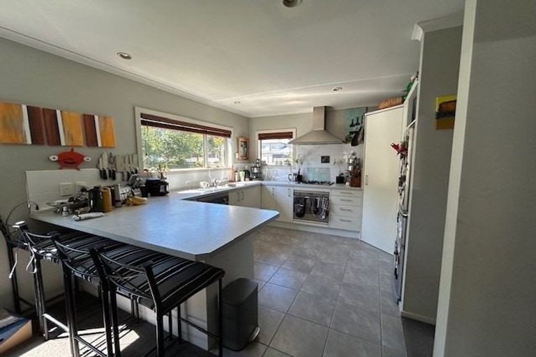 Photo of property in 6 Routeburn Avenue, Aotea, Porirua, 5024