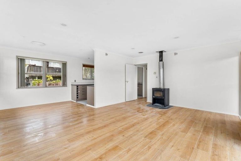 Photo of property in 19 Spence Road, Henderson, Auckland, 0612