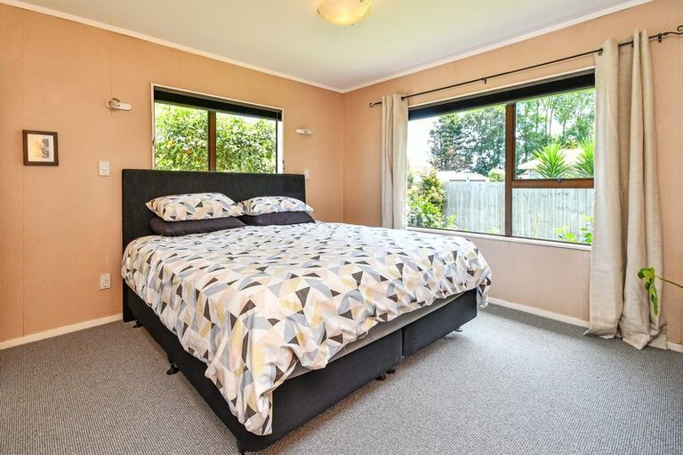 Photo of property in 15 Oakmont Place, Wattle Downs, Auckland, 2103