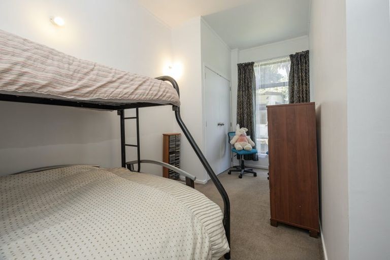 Photo of property in 24 Seaview Road, Piha, New Lynn, 0772