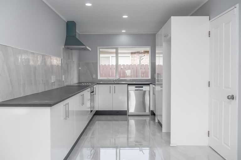 Photo of property in 100 Manuroa Road, Takanini, 2112