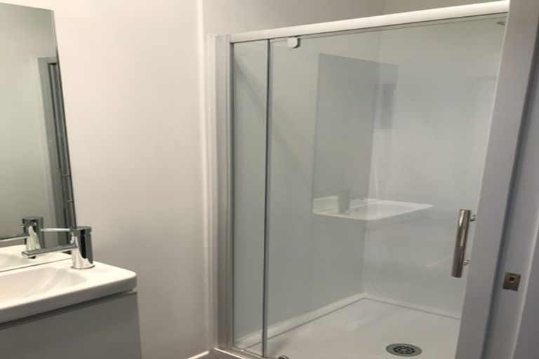 Photo of property in 4b Wattle Road, Sunnyvale, Auckland, 0612