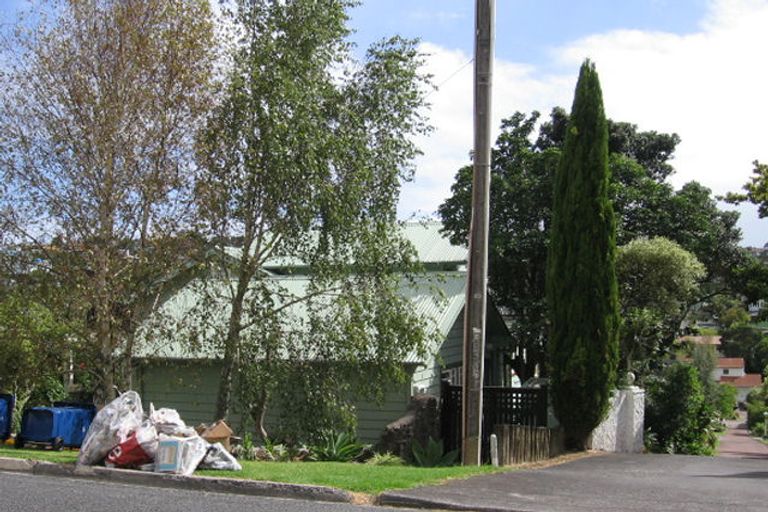 Photo of property in 2/10e Penning Road, Castor Bay, Auckland, 0620