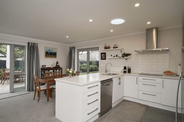 Photo of property in 2/27 Ngaio Street, Saint Martins, Christchurch, 8022