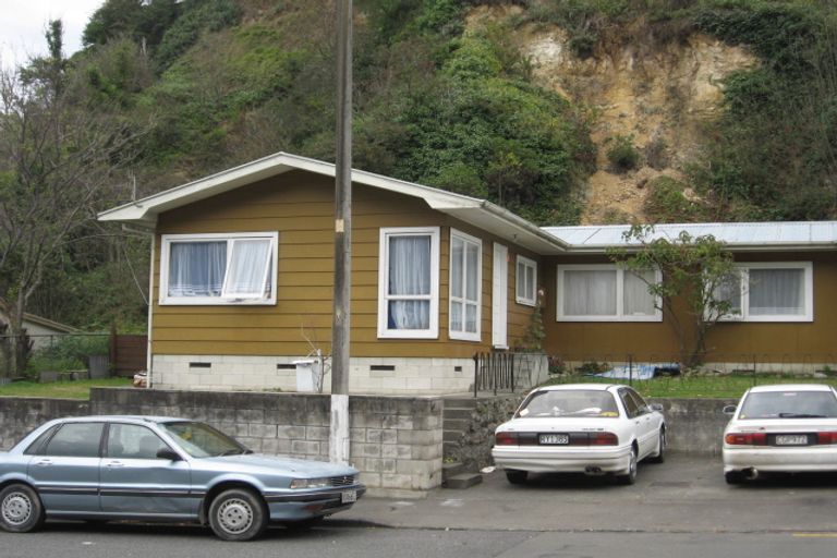 Photo of property in 32-34 Chaucer Road South, Hospital Hill, Napier, 4110