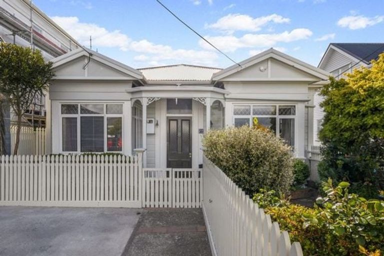 Photo of property in 72 Overtoun Terrace, Hataitai, Wellington, 6021