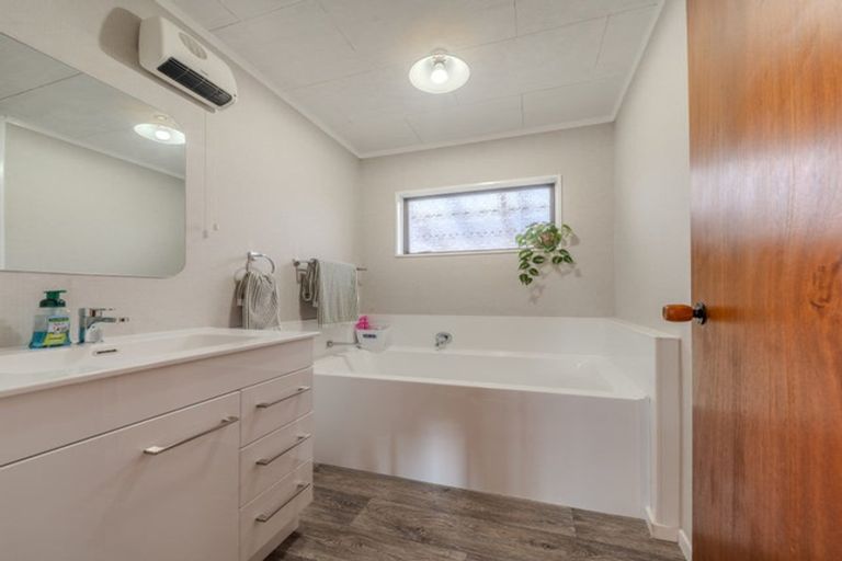 Photo of property in 129 Mclean Street, Woodville, 4920