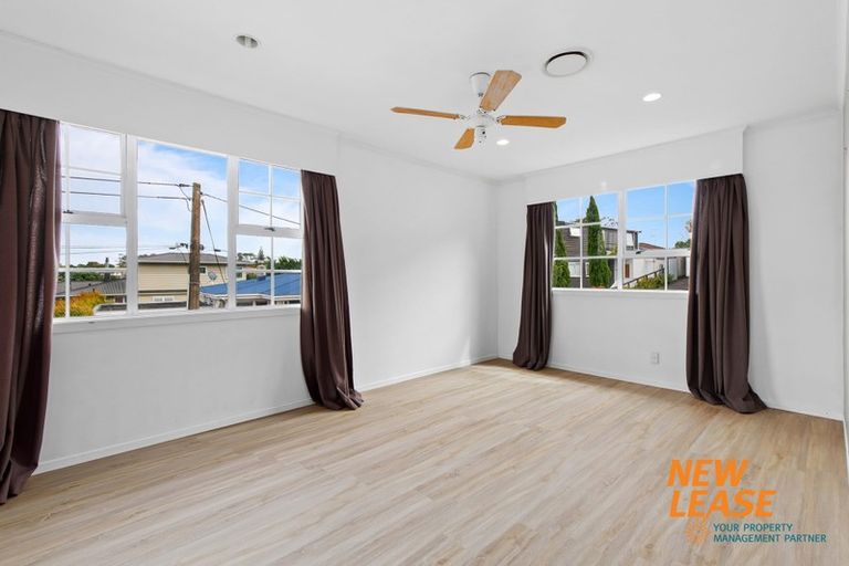 Photo of property in 12 Webb Place, Forrest Hill, Auckland, 0620