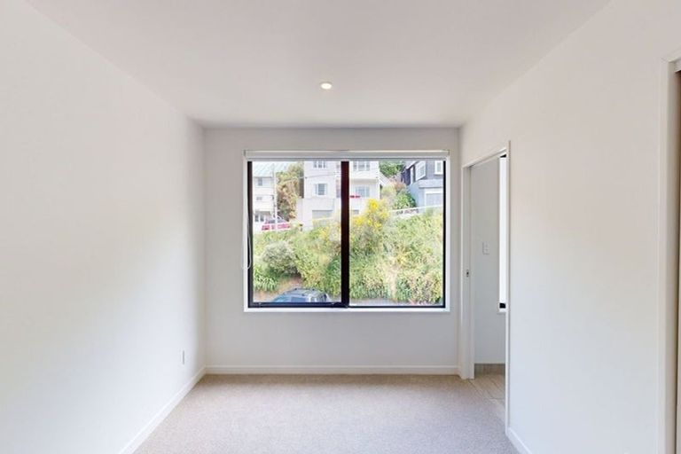 Photo of property in 175a Sutherland Road, Lyall Bay, Wellington, 6022