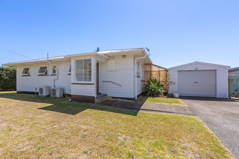 Photo of property in 13 Moana Crescent, Blagdon, New Plymouth, 4310