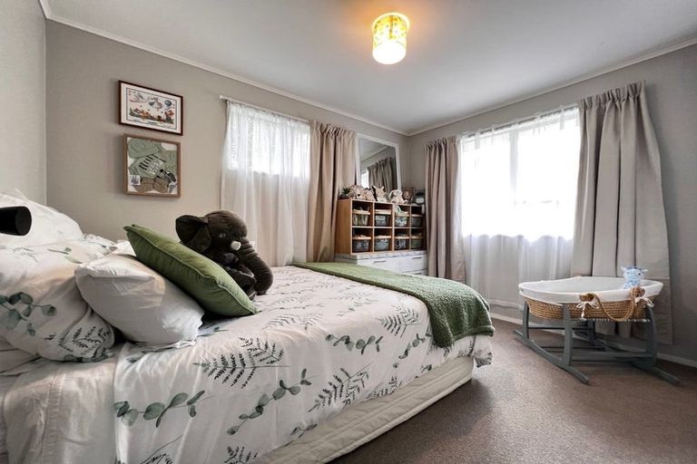 Photo of property in 1/27 Midgley Road, West Harbour, Auckland, 0618