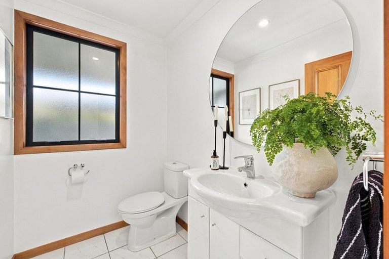 Photo of property in 40 Willowview Drive, Redwood, Christchurch, 8051