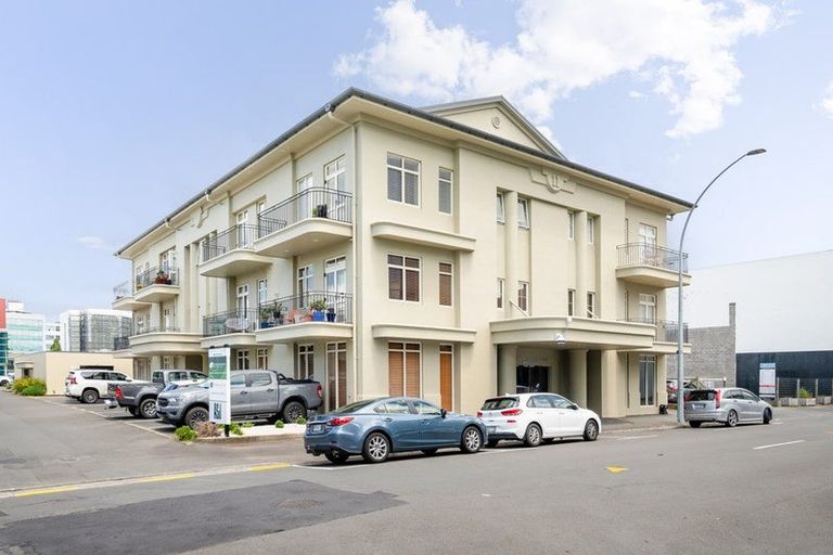 Photo of property in 1a/11 London Street, Hamilton Central, Hamilton, 3204