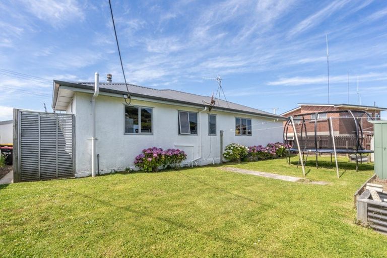 Photo of property in 246 Marine Parade, Bluff, 9814