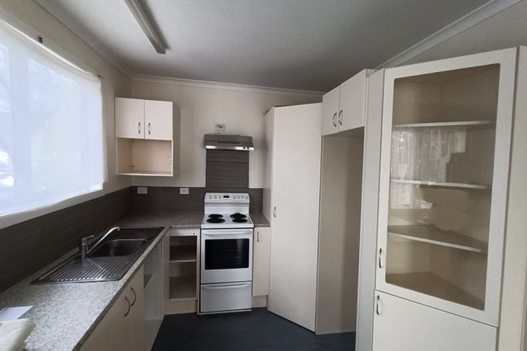 Photo of property in 27 Aniseed Grove, Timberlea, Upper Hutt, 5018