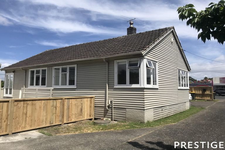 Photo of property in 1/4 Shakespeare Road, Milford, Auckland, 0620