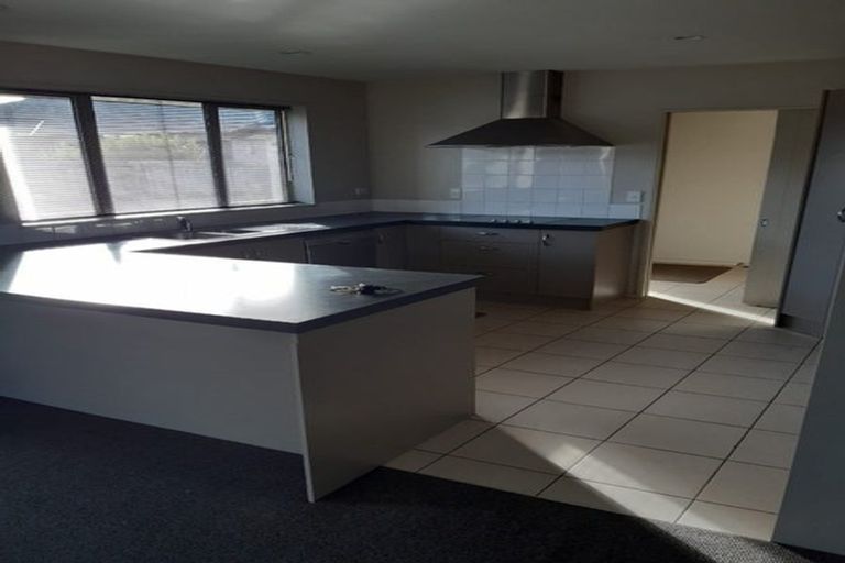 Photo of property in 8 Dunsford Close, Halswell, Christchurch, 8025