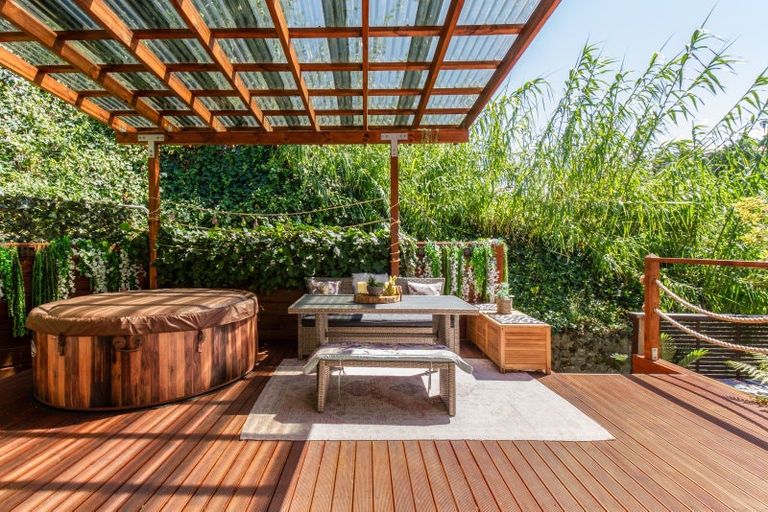 Photo of property in 124 Shakespeare Road, Bluff Hill, Napier, 4110