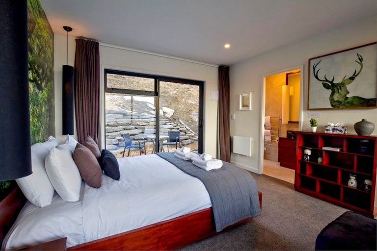 Photo of property in 61 Middleton Road, Queenstown Hill, Queenstown, 9300