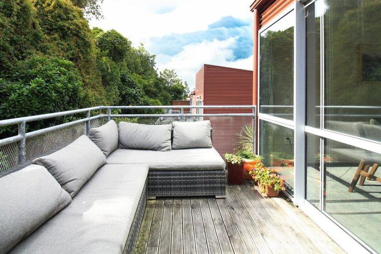 Photo of property in 12/2 Onslow Road, Khandallah, Wellington, 6035