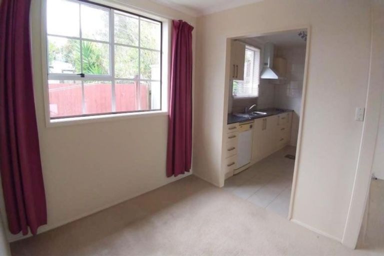 Photo of property in 2/26a Sunnynook Road, Sunnynook, Auckland, 0620