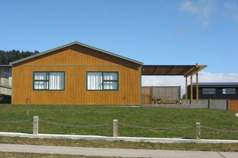 Photo of property in 98 Kahotea Drive, Motuoapa, 3382