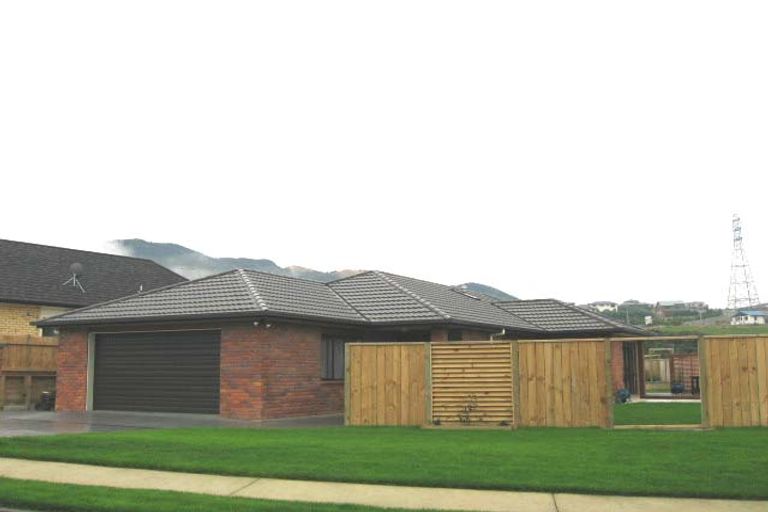 Photo of property in 4 James Nairn Grove, Riverstone Terraces, Upper Hutt, 5018