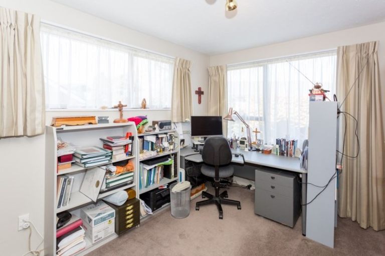 Photo of property in 10 Iona Place, Sockburn, Christchurch, 8042