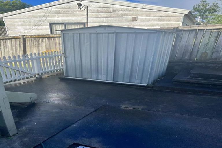 Photo of property in 2/491 Glenfield Road, Glenfield, Auckland, 0629