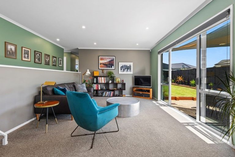 Photo of property in 14 Malbec Place, Huapai, Kumeu, 0810