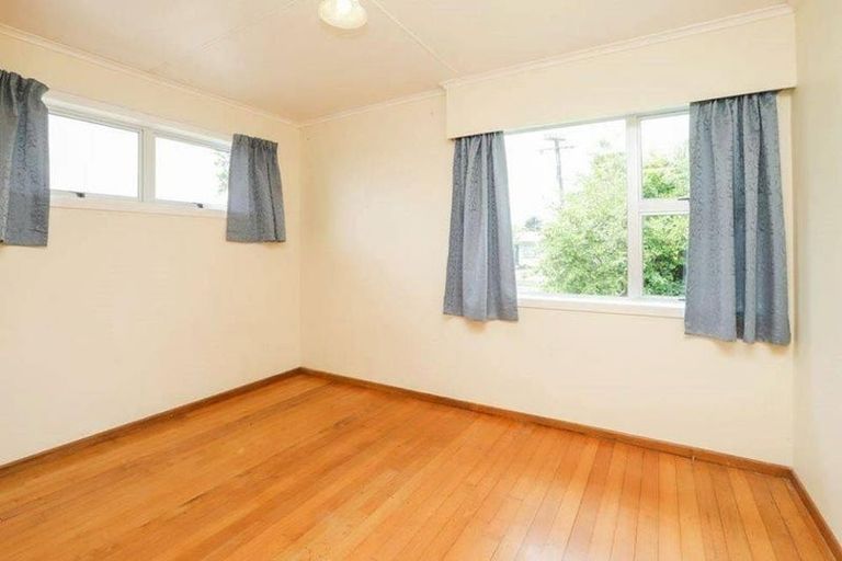 Photo of property in 11 Southsea Crescent, Silverdale, Hamilton, 3216