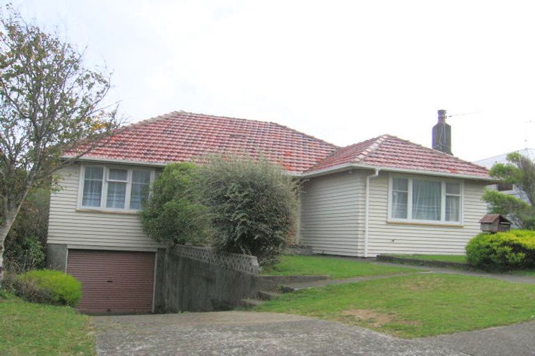 Photo of property in 16 Kereru Bend, Tawa, Wellington, 5028