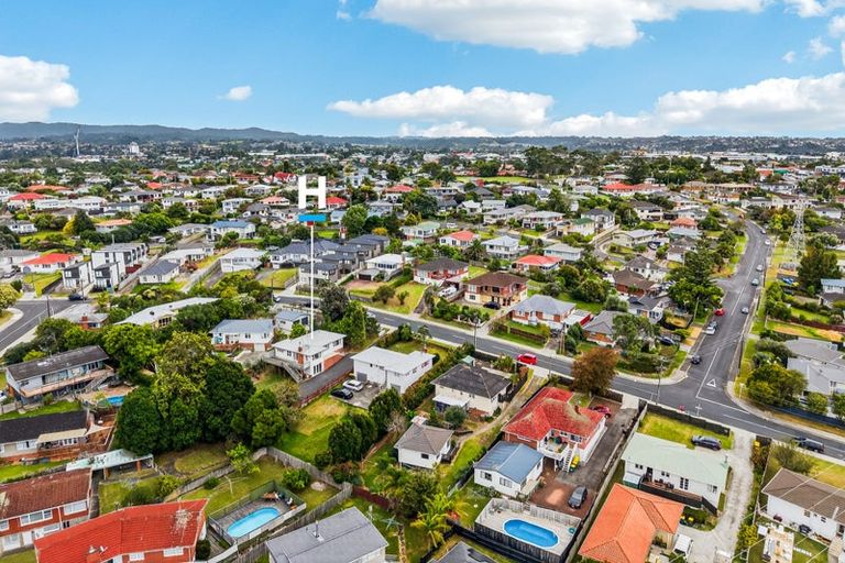 Photo of property in 49 Tiroroa Avenue, Te Atatu South, Auckland, 0610